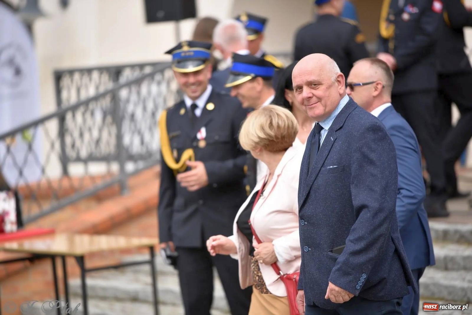 Zdjęcie w galerii na portalu naszraciborz.pl: Awanse i odznaczenia. Powiatowy Dzień Strażaka na raciborskim zamku [FOTO i WIDEO] wiadomości z regionu