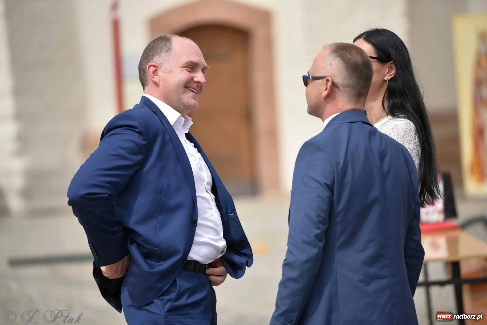 Zdjęcie w galerii na portalu naszraciborz.pl: Awanse i odznaczenia. Powiatowy Dzień Strażaka na raciborskim zamku [FOTO i WIDEO] wiadomości z regionu