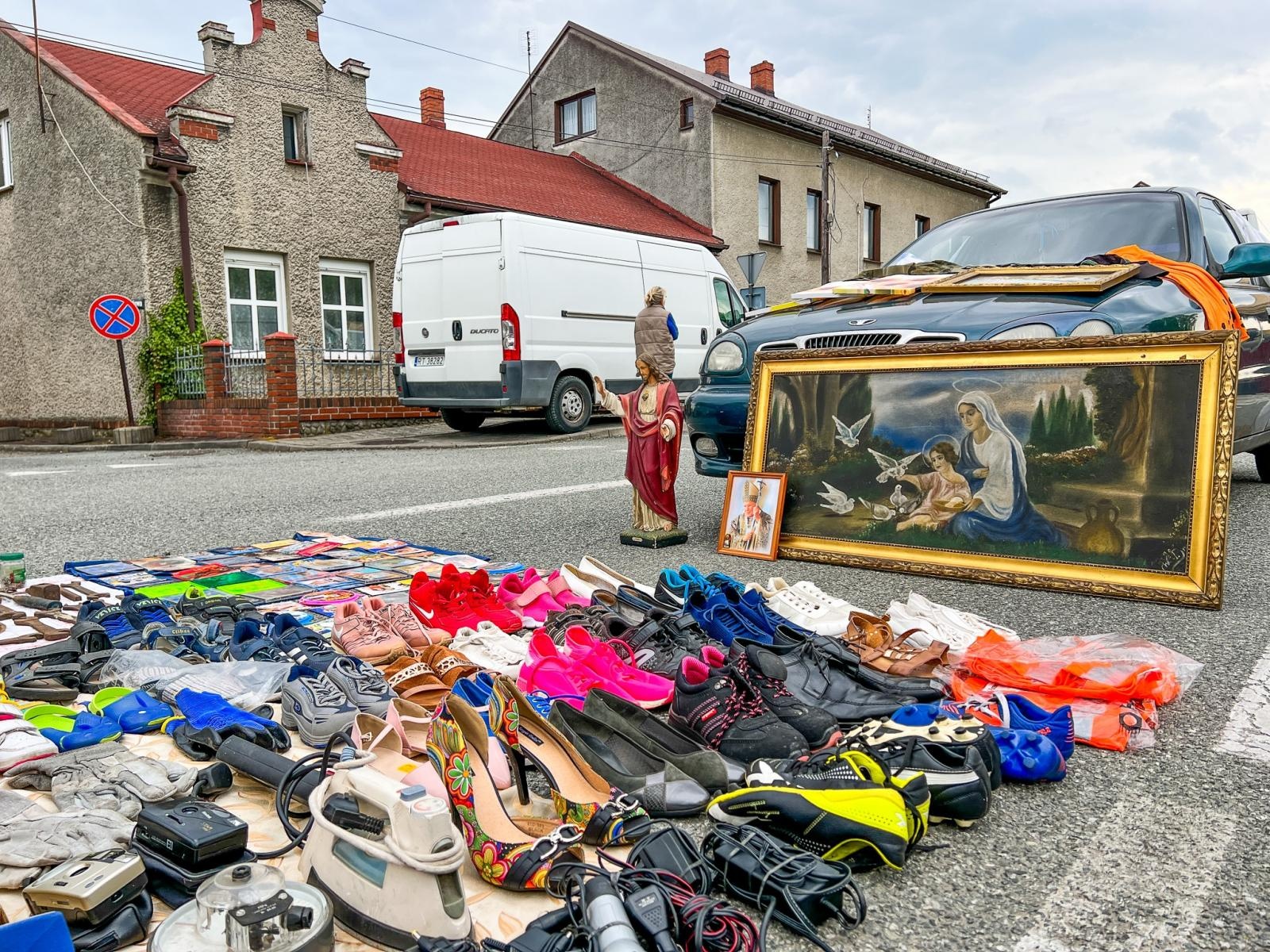 Zdjęcie w galerii na portalu naszraciborz.pl: Ruszył wielki jarmark na granicy. Przyjechał bohater programu Łowcy skarbów wiadomości z regionu