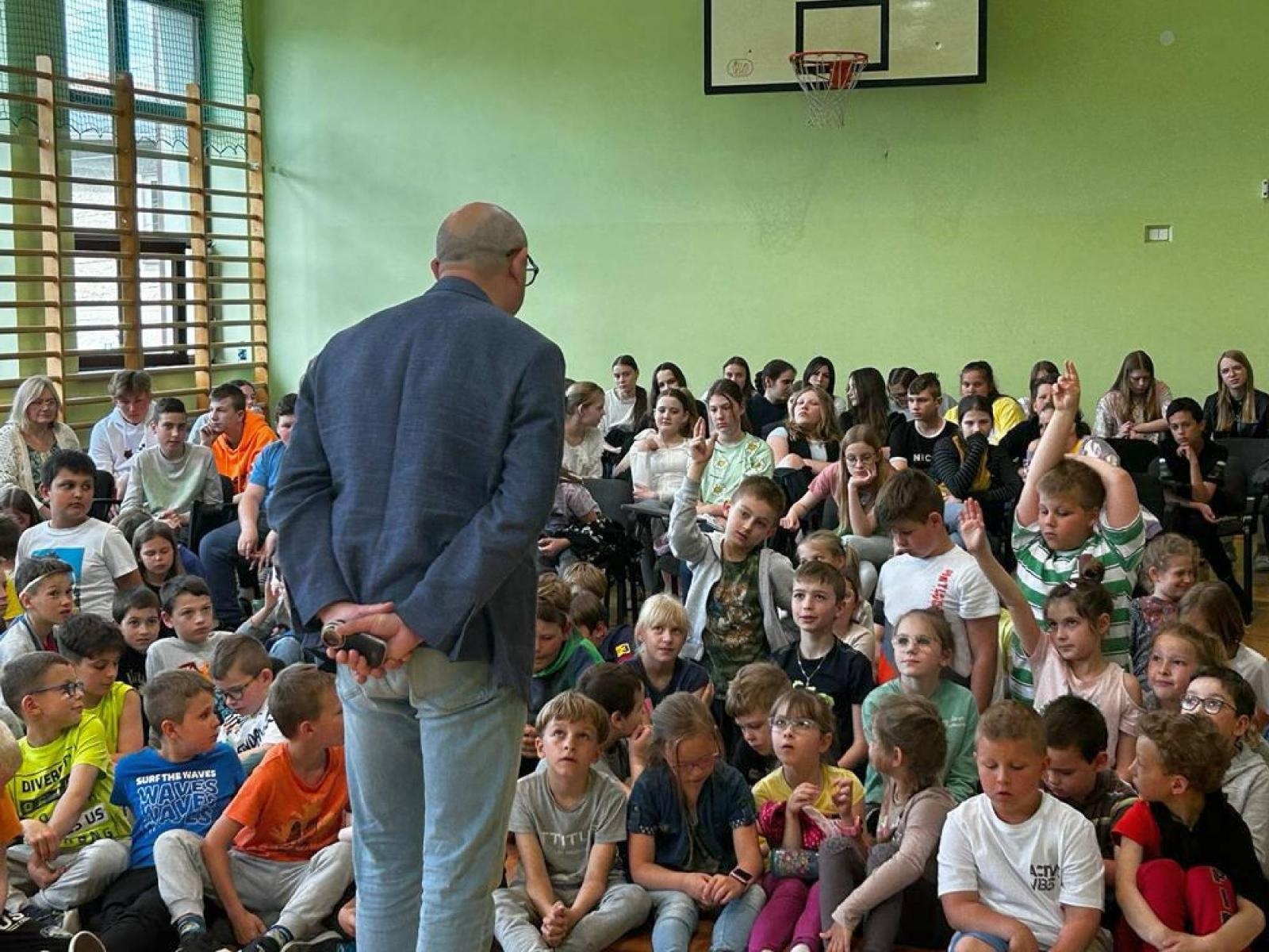 Zdjęcie w galerii na portalu naszraciborz.pl: Mechanik ludzkich ciał przyjechał do Brzezia wiadomości z regionu