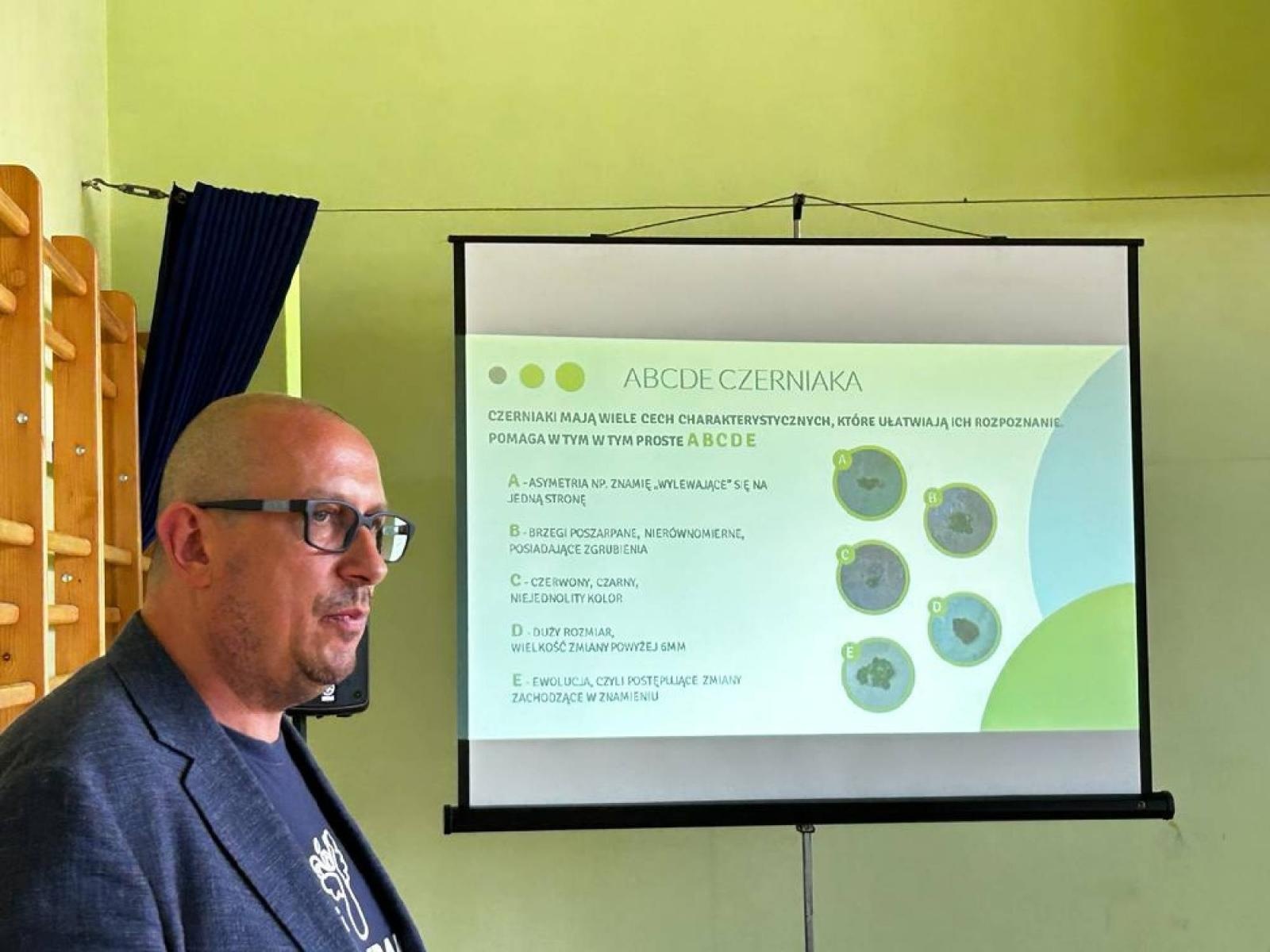 Zdjęcie w galerii na portalu naszraciborz.pl: Mechanik ludzkich ciał przyjechał do Brzezia wiadomości z regionu