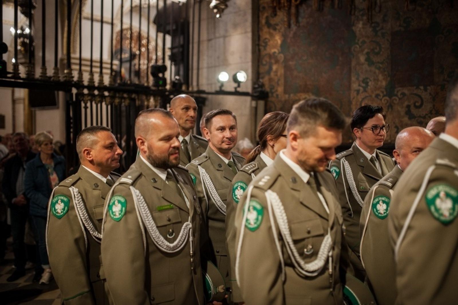 Zdjęcie w galerii na portalu naszraciborz.pl: Śląscy pogranicznicy z Raciborza na Jasnej Górze wiadomości z regionu