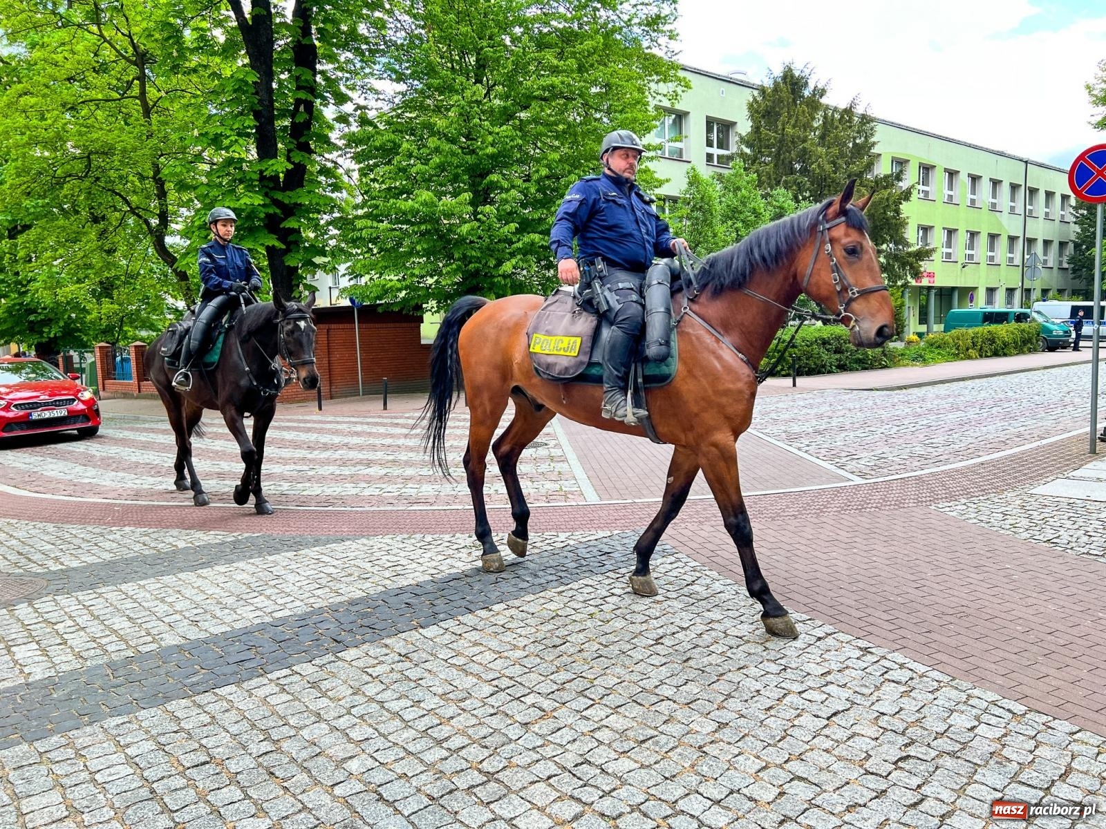 Zdjęcie w galerii na portalu naszraciborz.pl: Siły policyjne obstawiły raciborski stadion przy Zamkowej [FOTO] wiadomości z regionu