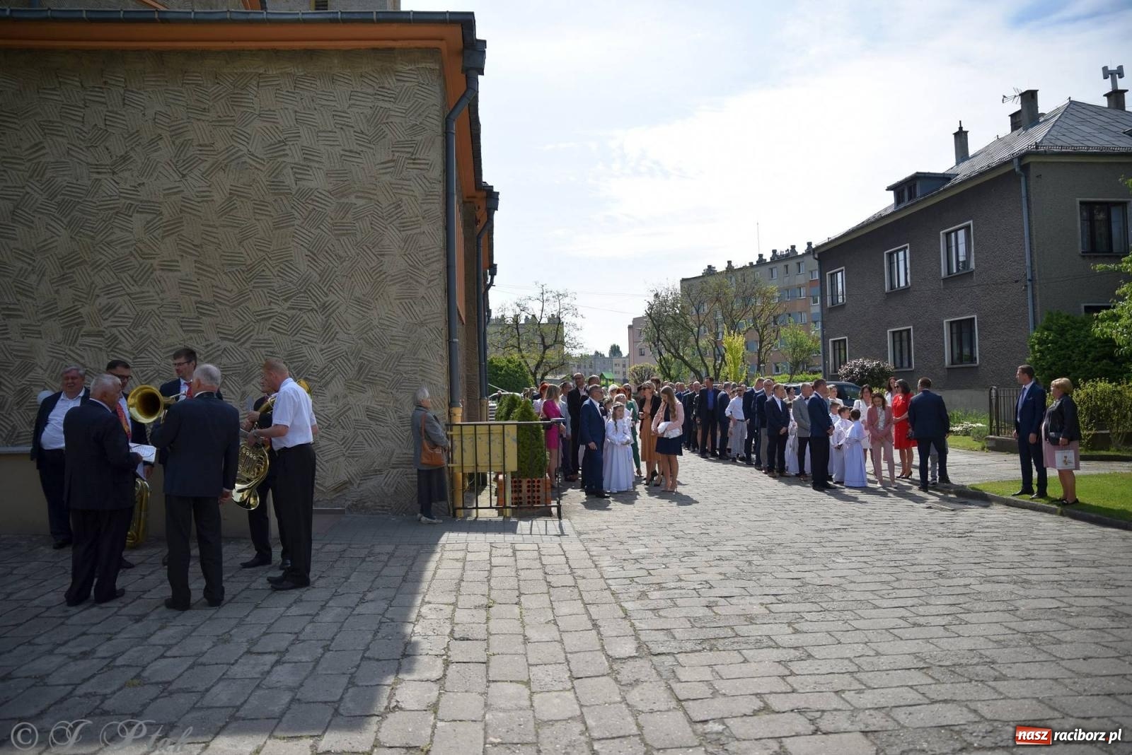 Zdjęcie w galerii na portalu naszraciborz.pl: Uroczystość I komunii świętej w kościele NSPJ [FOTO] wiadomości z regionu