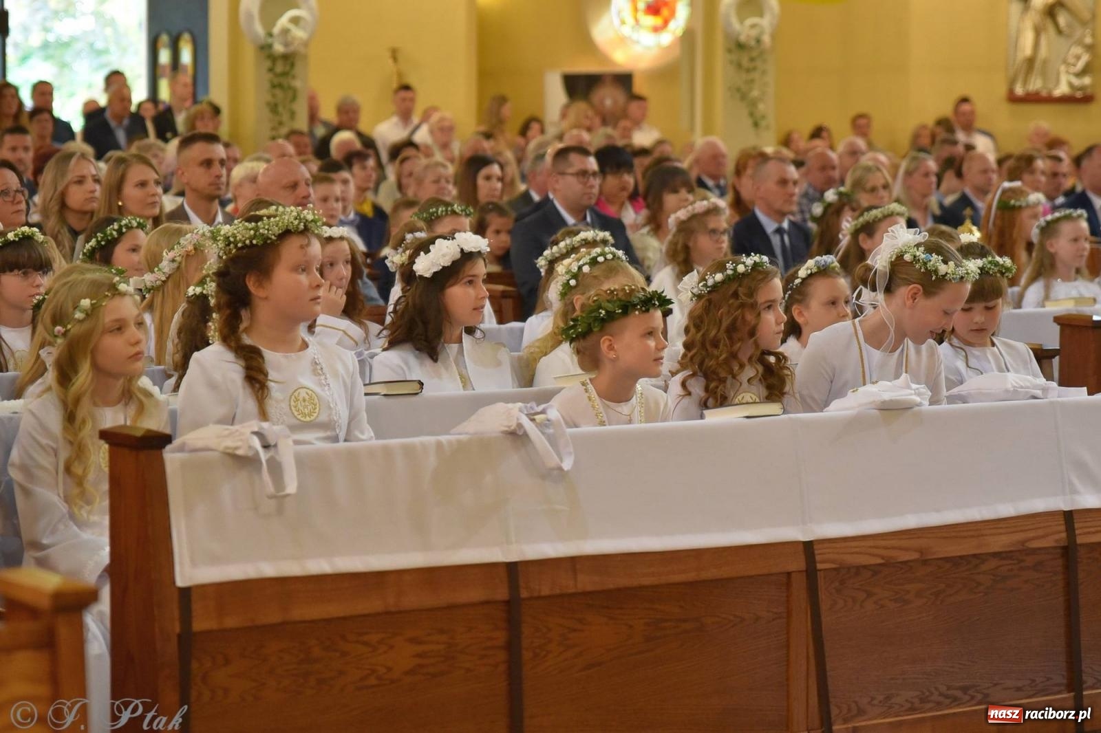 Zdjęcie w galerii na portalu naszraciborz.pl: Uroczystość I komunii świętej w kościele NSPJ [FOTO] wiadomości z regionu
