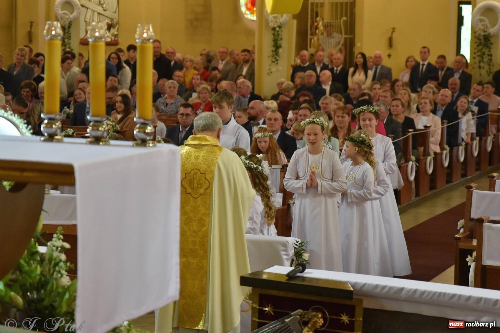 Zdjęcie w galerii na portalu naszraciborz.pl: Uroczystość I komunii świętej w kościele NSPJ [FOTO] wiadomości z regionu