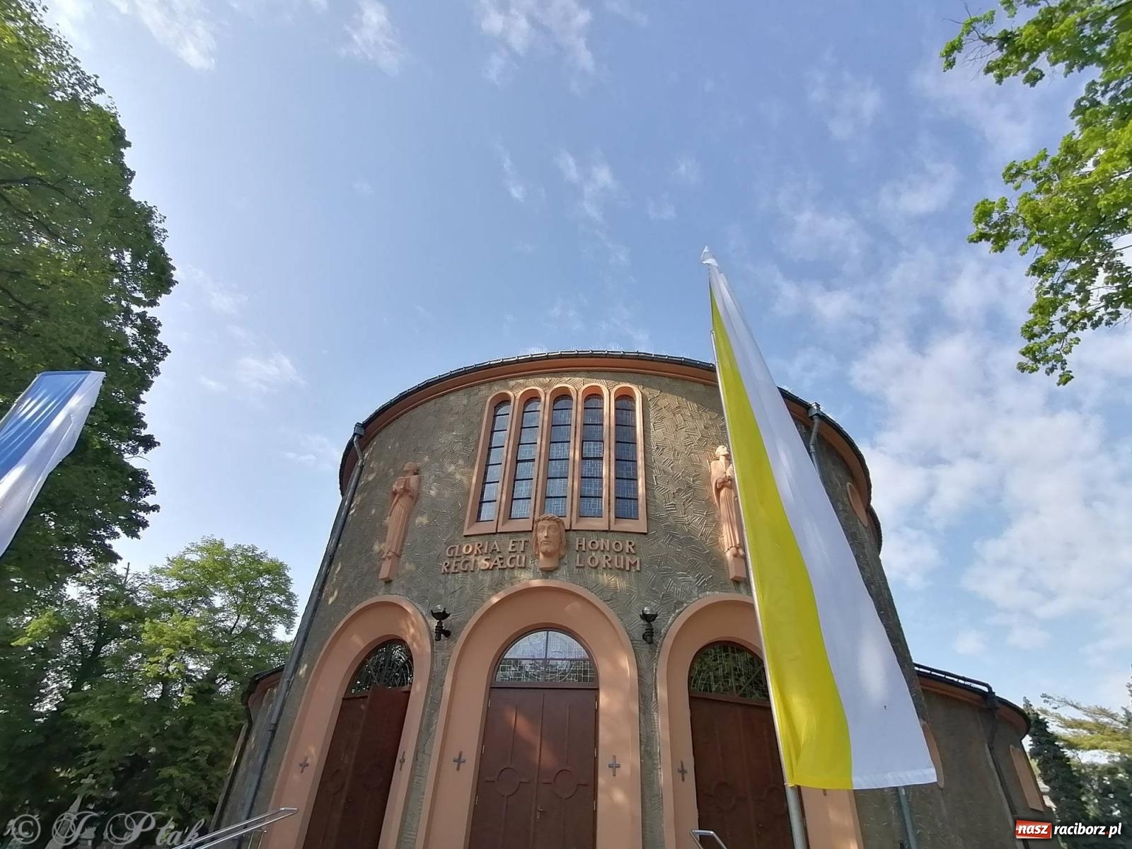 Zdjęcie w galerii na portalu naszraciborz.pl: Uroczystość I komunii świętej w kościele NSPJ [FOTO] wiadomości z regionu