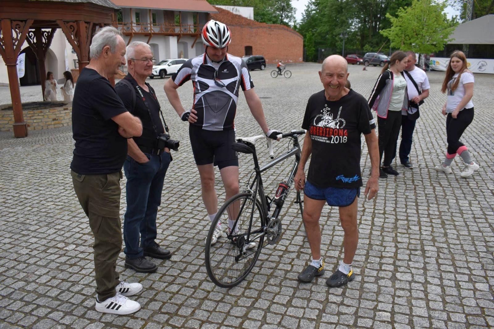 Zdjęcie w galerii na portalu naszraciborz.pl: Śladami Obrońców Granic. Rodzinnie rowerem po ziemi raciborskiej [FOTO] wiadomości z regionu