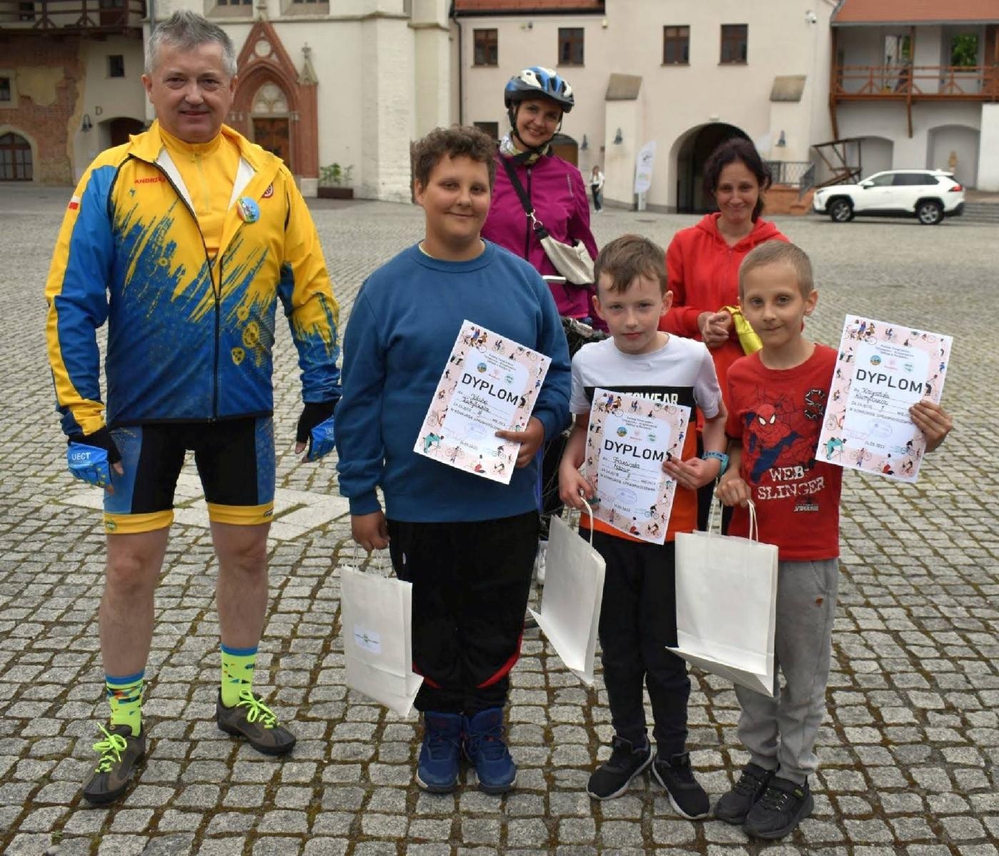 Zdjęcie w galerii na portalu naszraciborz.pl: Śladami Obrońców Granic. Rodzinnie rowerem po ziemi raciborskiej [FOTO] wiadomości z regionu