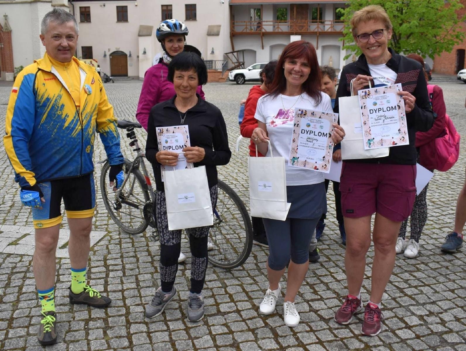 Zdjęcie w galerii na portalu naszraciborz.pl: Śladami Obrońców Granic. Rodzinnie rowerem po ziemi raciborskiej [FOTO] wiadomości z regionu