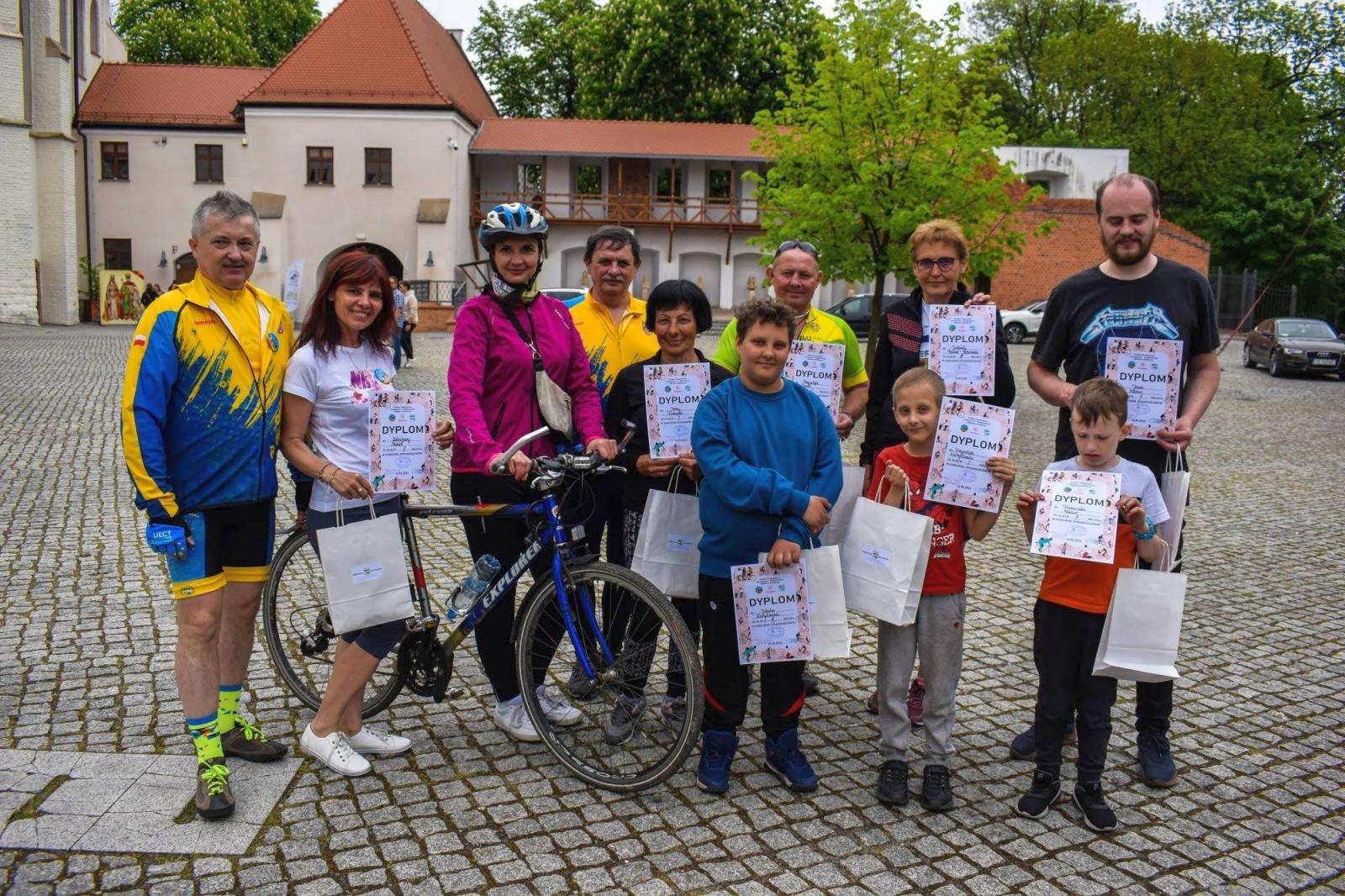 Zdjęcie w galerii na portalu naszraciborz.pl: Śladami Obrońców Granic. Rodzinnie rowerem po ziemi raciborskiej [FOTO] wiadomości z regionu