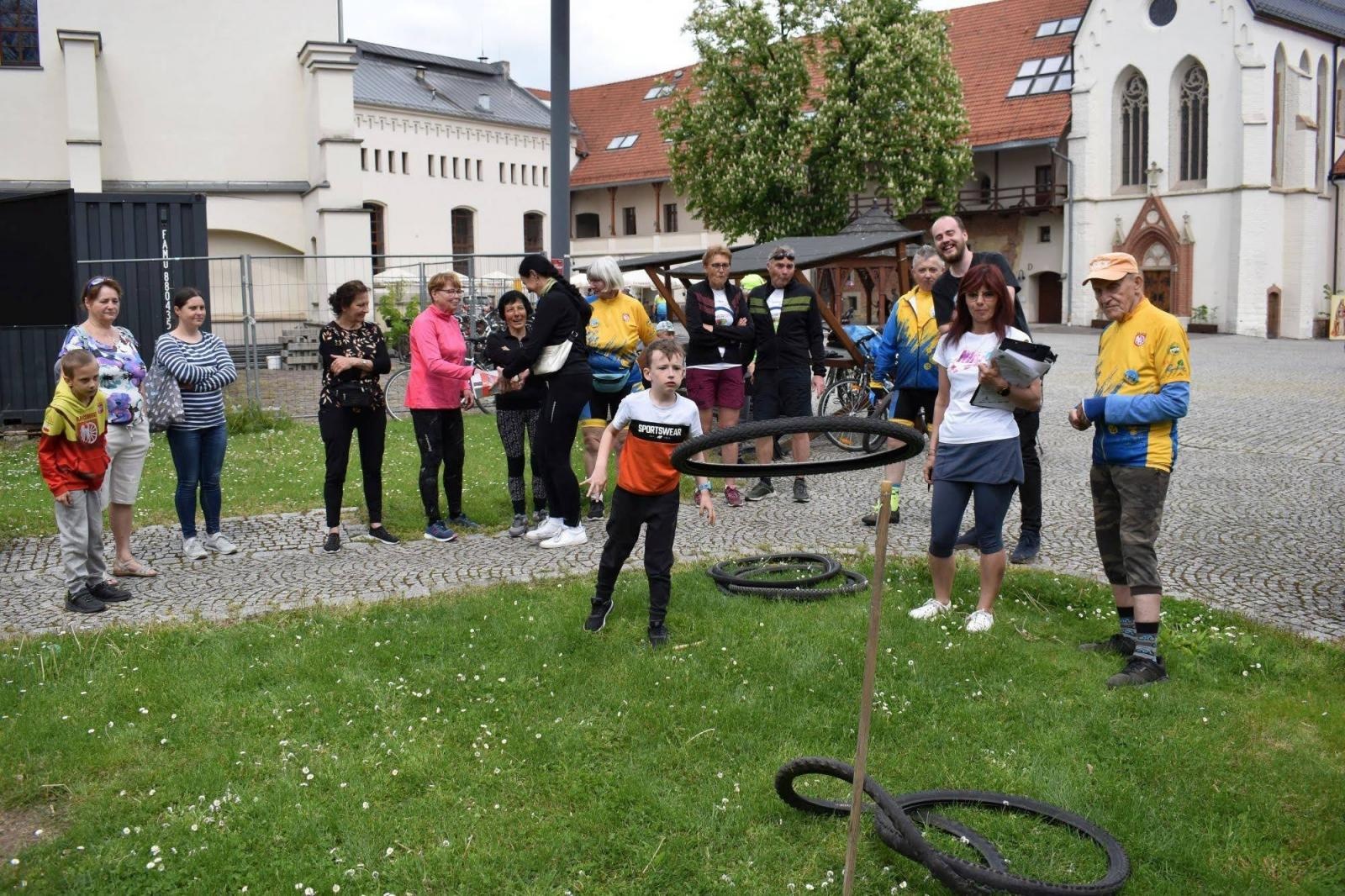 Zdjęcie w galerii na portalu naszraciborz.pl: Śladami Obrońców Granic. Rodzinnie rowerem po ziemi raciborskiej [FOTO] wiadomości z regionu