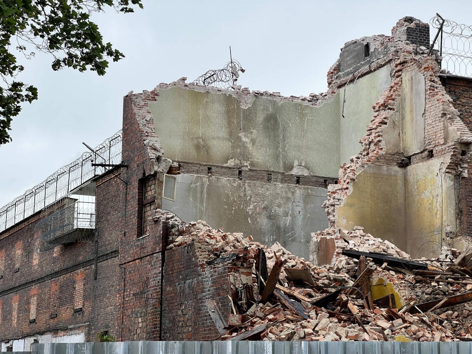 Zdjęcie w galerii na portalu naszraciborz.pl: Zburzą i zbudują na nowo. Trwa inwestycja przy ZK [FOTO] wiadomości z regionu