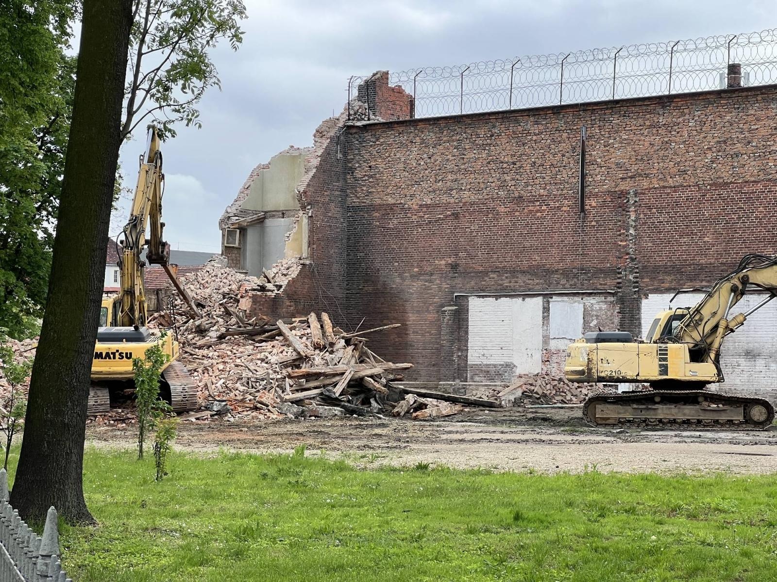 Zdjęcie w galerii na portalu naszraciborz.pl: Zburzą i zbudują na nowo. Trwa inwestycja przy ZK [FOTO] wiadomości z regionu