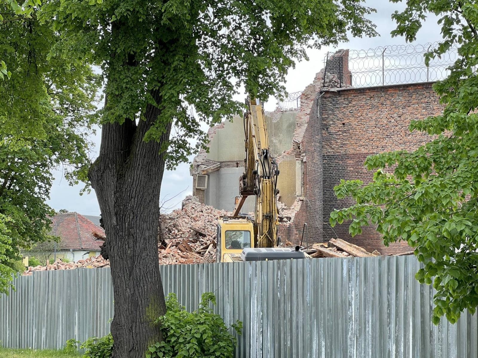 Zdjęcie w galerii na portalu naszraciborz.pl: Zburzą i zbudują na nowo. Trwa inwestycja przy ZK [FOTO] wiadomości z regionu
