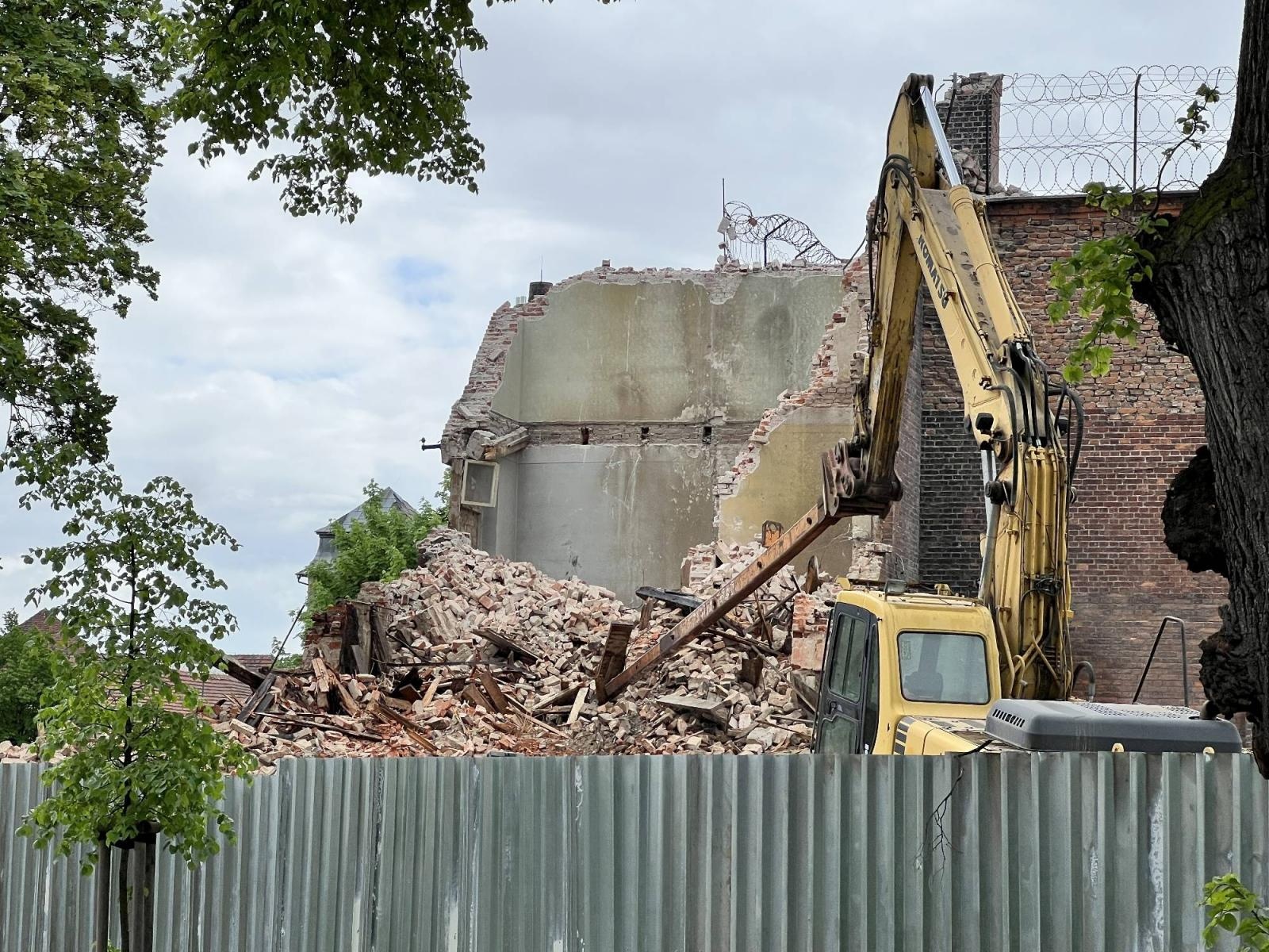 Zdjęcie w galerii na portalu naszraciborz.pl: Zburzą i zbudują na nowo. Trwa inwestycja przy ZK [FOTO] wiadomości z regionu