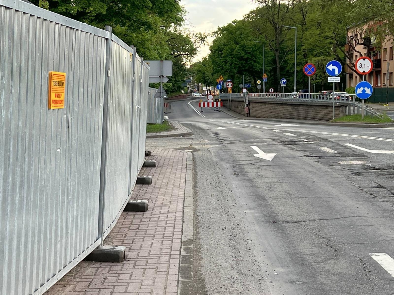 Zdjęcie w galerii na portalu naszraciborz.pl: Uwaga kierowcy. Ruszył remont Kolejowej od wiaduktu do Głowackiego wiadomości z regionu