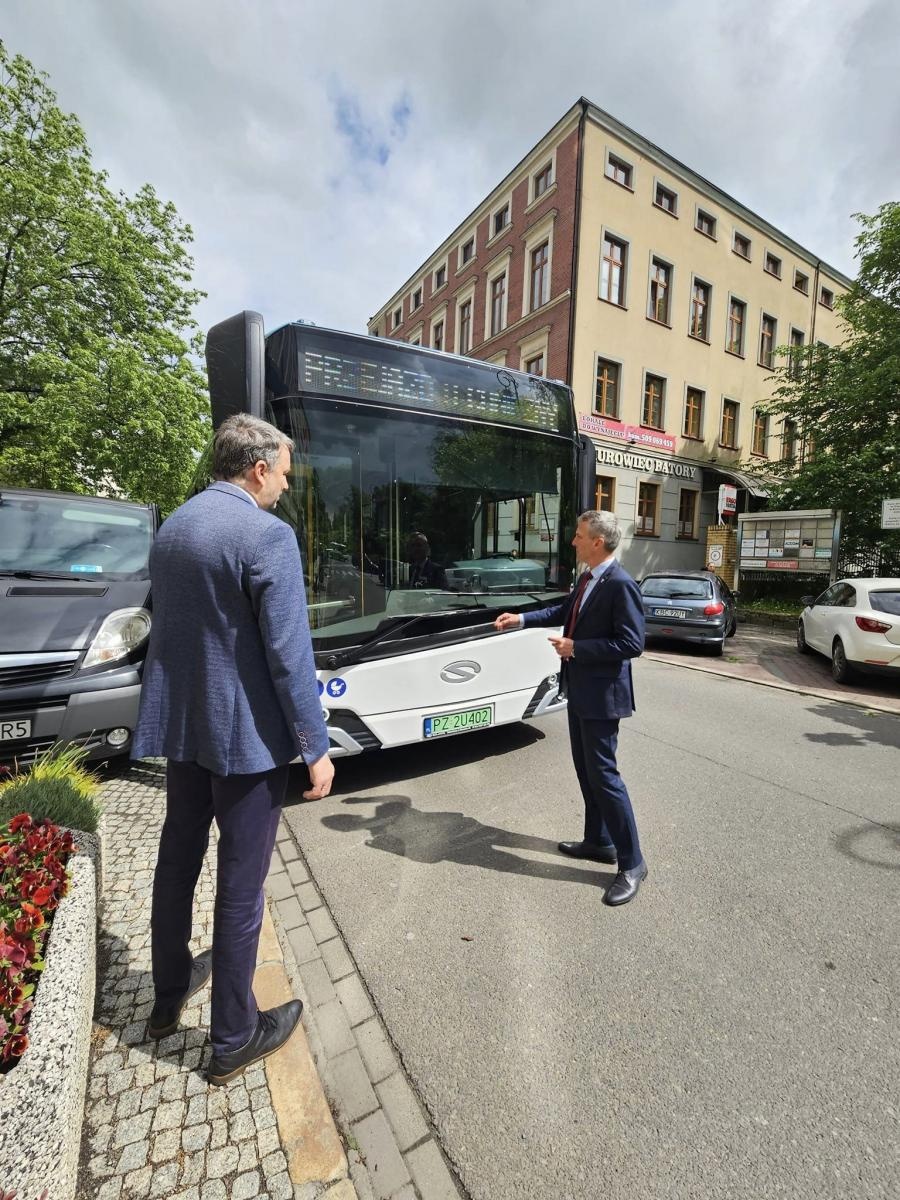 Zdjęcie w galerii na portalu naszraciborz.pl: Raciborskie PK testuje e-bus Solarisa wiadomości z regionu
