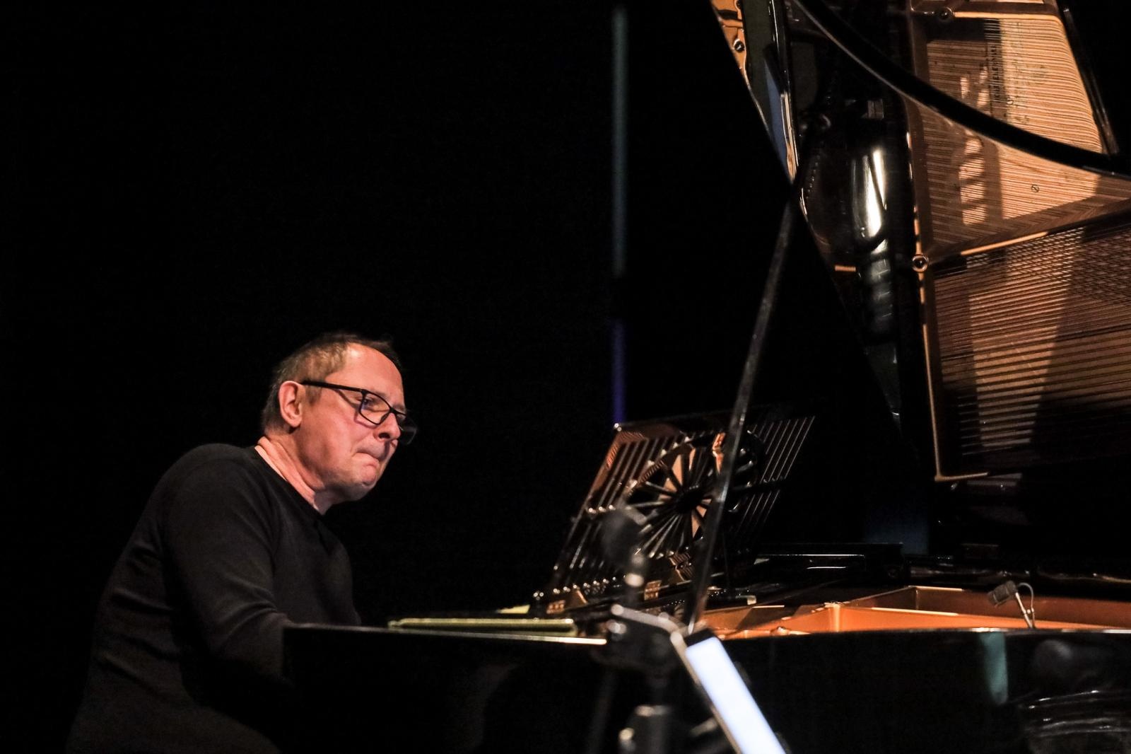 Zdjęcie w galerii na portalu naszraciborz.pl: Agnieszka śpiewa jazz! Na bis wiadomości z regionu