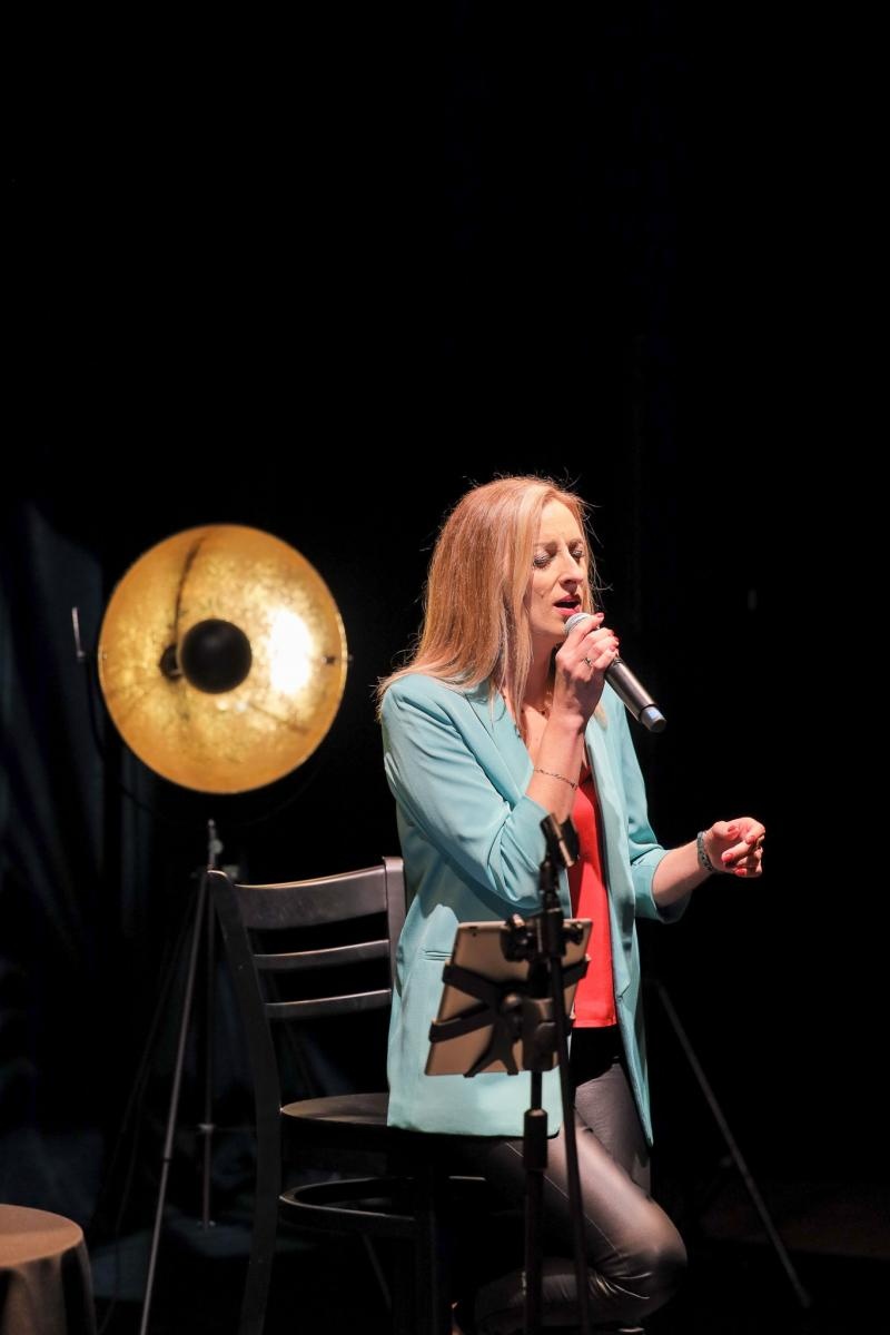 Zdjęcie w galerii na portalu naszraciborz.pl: Agnieszka śpiewa jazz! Na bis wiadomości z regionu
