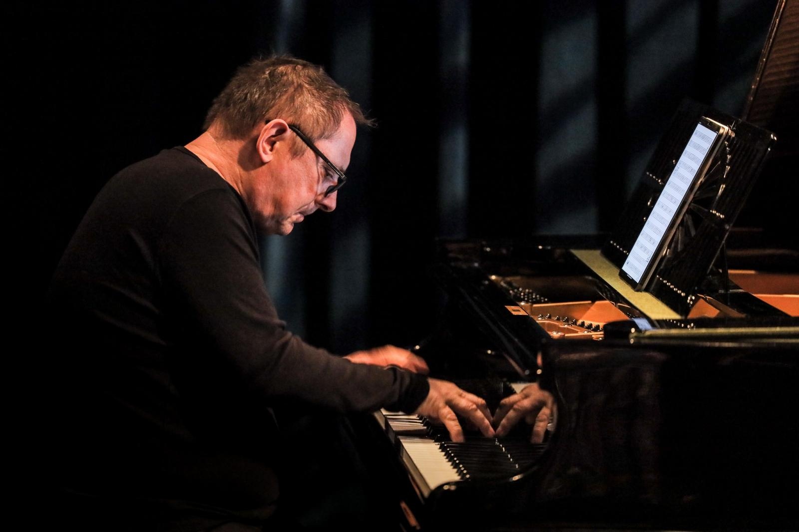 Zdjęcie w galerii na portalu naszraciborz.pl: Agnieszka śpiewa jazz! Na bis wiadomości z regionu