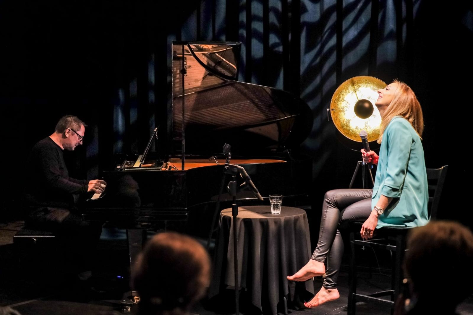 Zdjęcie w galerii na portalu naszraciborz.pl: Agnieszka śpiewa jazz! Na bis wiadomości z regionu