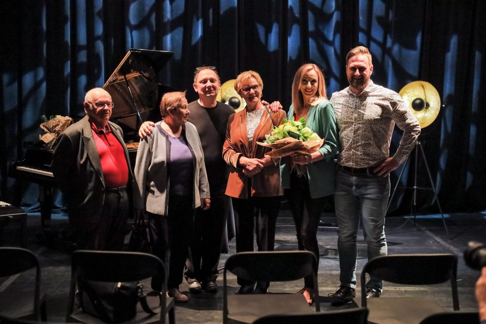 Zdjęcie w galerii na portalu naszraciborz.pl: Agnieszka śpiewa jazz! Na bis wiadomości z regionu