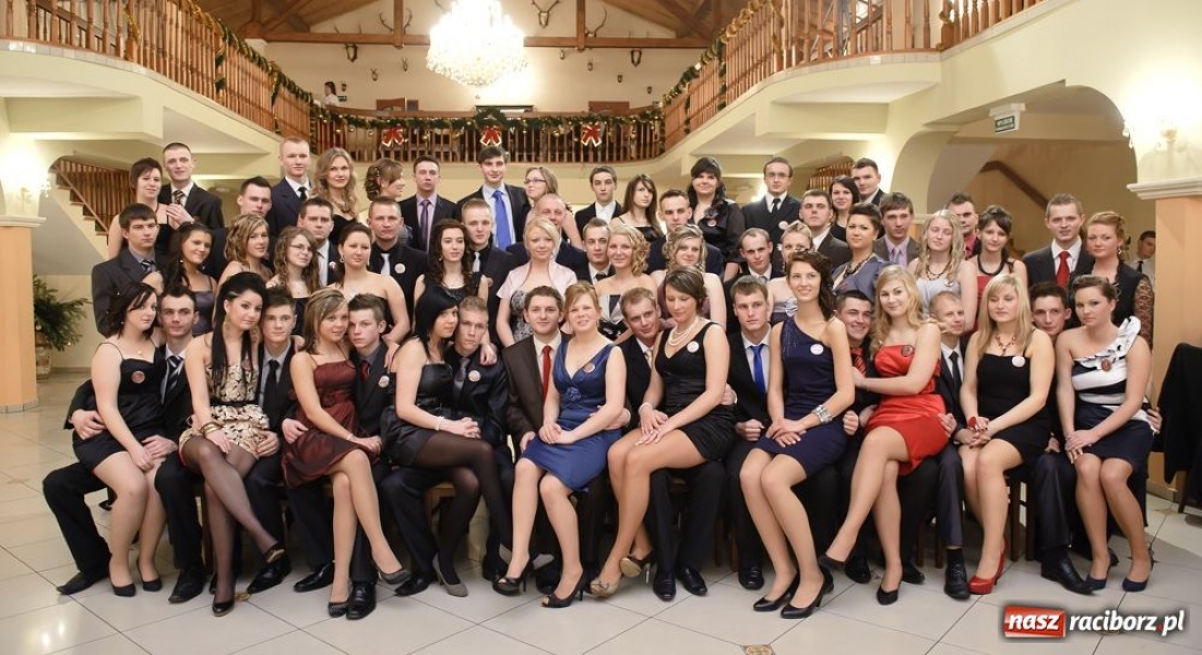 Zdjęcie w galerii na portalu naszraciborz.pl: Bal maturalny raciborskiego Ekonomika wiadomości z regionu