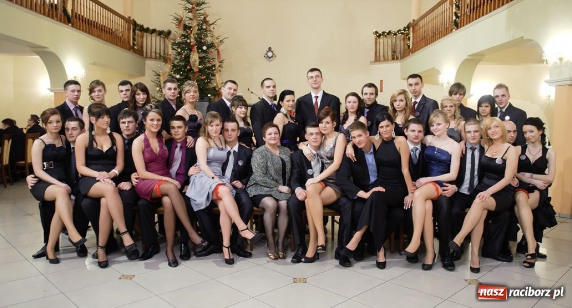 Zdjęcie w galerii na portalu naszraciborz.pl: Bal maturalny raciborskiego Ekonomika wiadomości z regionu