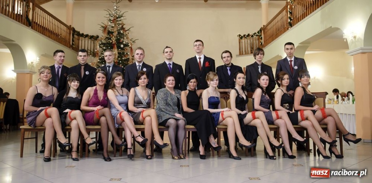 Zdjęcie w galerii na portalu naszraciborz.pl: Bal maturalny raciborskiego Ekonomika wiadomości z regionu