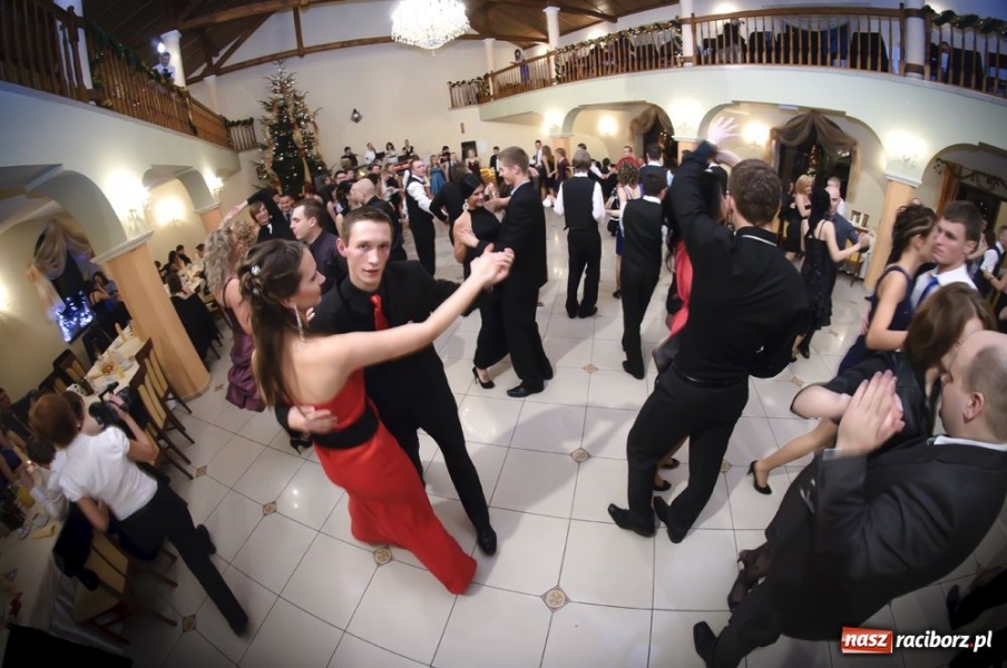 Zdjęcie w galerii na portalu naszraciborz.pl: Bal maturalny raciborskiego Ekonomika wiadomości z regionu