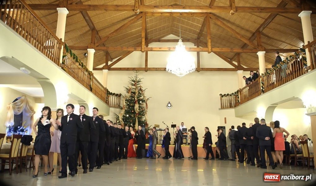 Zdjęcie w galerii na portalu naszraciborz.pl: Bal maturalny raciborskiego Ekonomika wiadomości z regionu