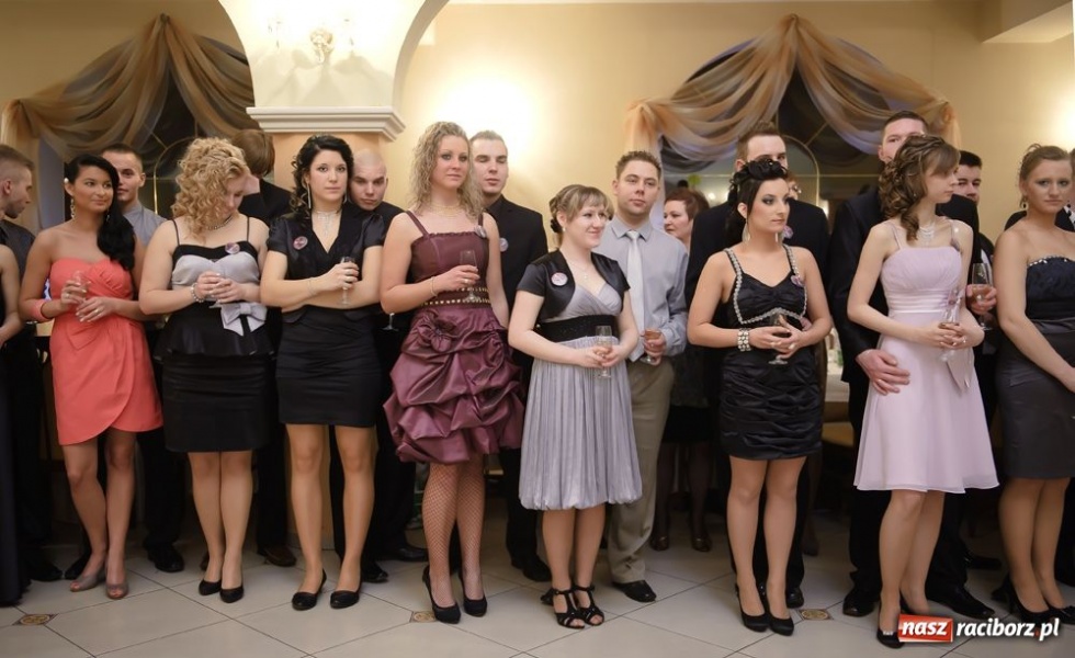 Zdjęcie w galerii na portalu naszraciborz.pl: Bal maturalny raciborskiego Ekonomika wiadomości z regionu
