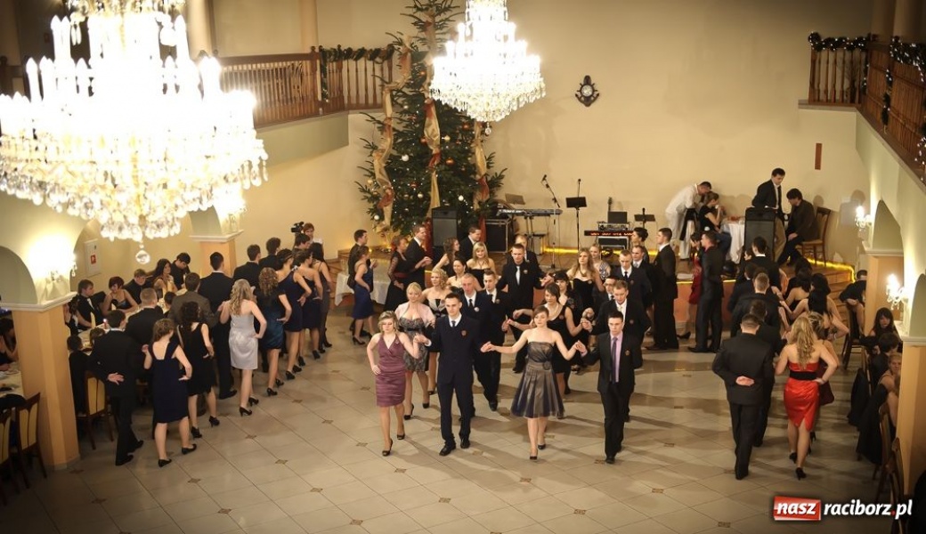 Zdjęcie w galerii na portalu naszraciborz.pl: Bal maturalny raciborskiego Ekonomika wiadomości z regionu