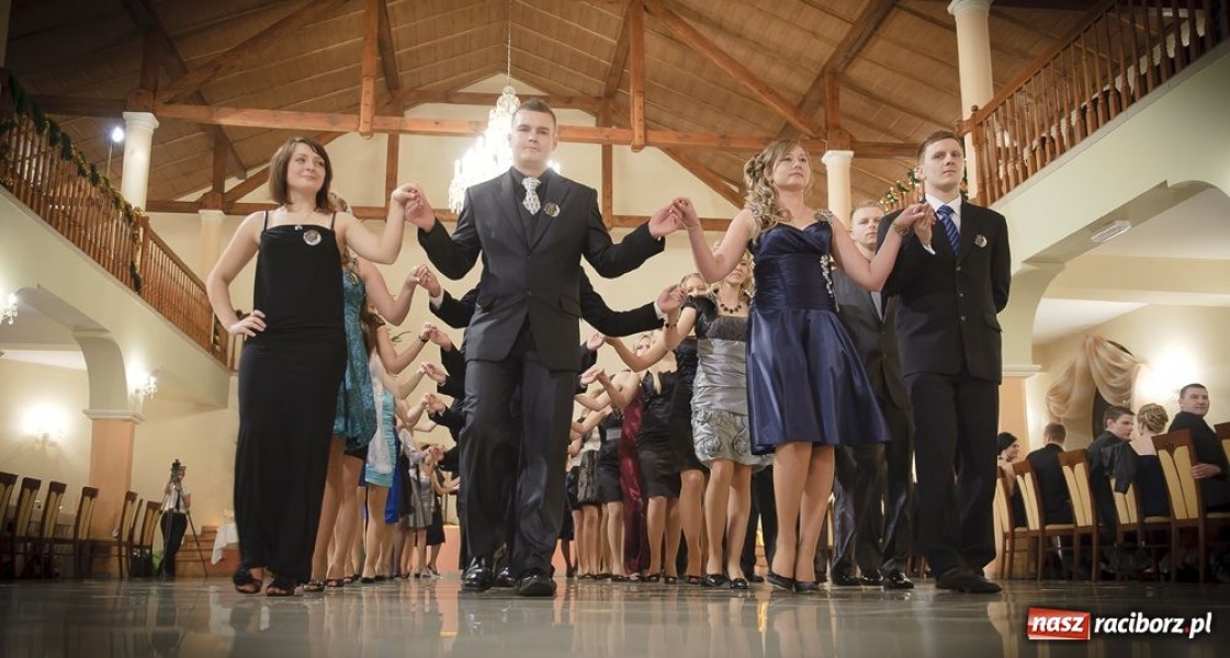 Zdjęcie w galerii na portalu naszraciborz.pl: Bal maturalny raciborskiego Ekonomika wiadomości z regionu