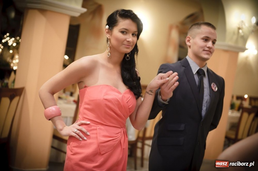 Zdjęcie w galerii na portalu naszraciborz.pl: Bal maturalny raciborskiego Ekonomika wiadomości z regionu