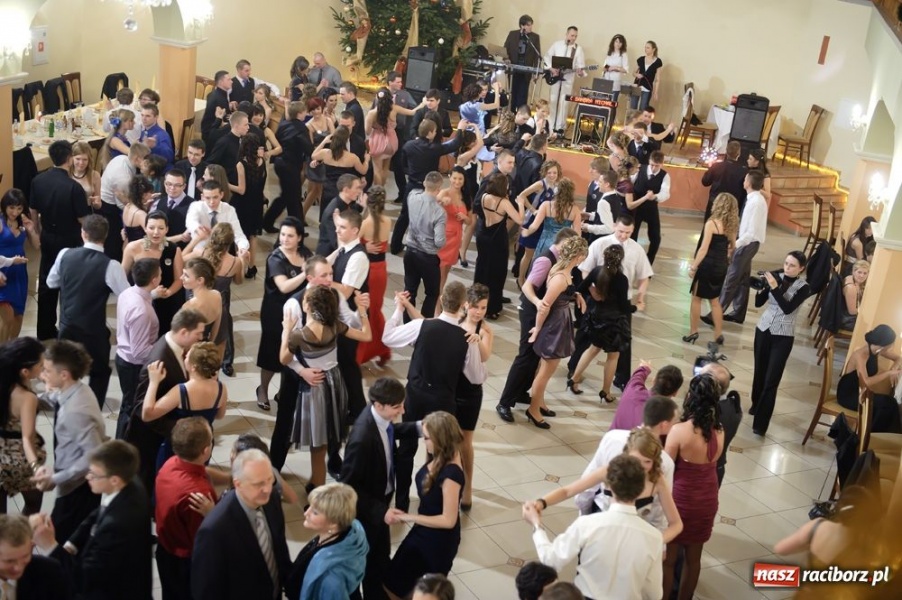 Zdjęcie w galerii na portalu naszraciborz.pl: Bal maturalny raciborskiego Ekonomika wiadomości z regionu