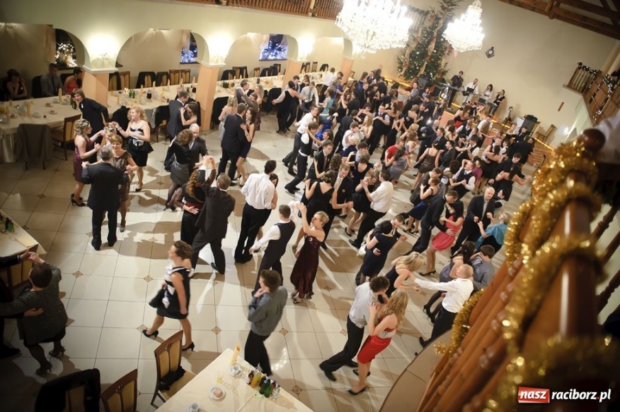 Zdjęcie w galerii na portalu naszraciborz.pl: Bal maturalny raciborskiego Ekonomika wiadomości z regionu