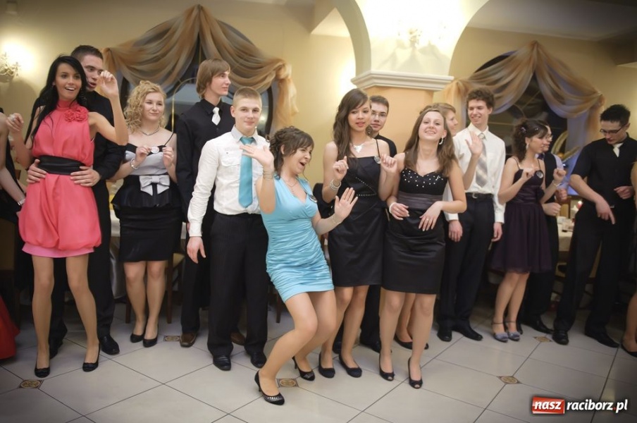Zdjęcie w galerii na portalu naszraciborz.pl: Bal maturalny raciborskiego Ekonomika wiadomości z regionu
