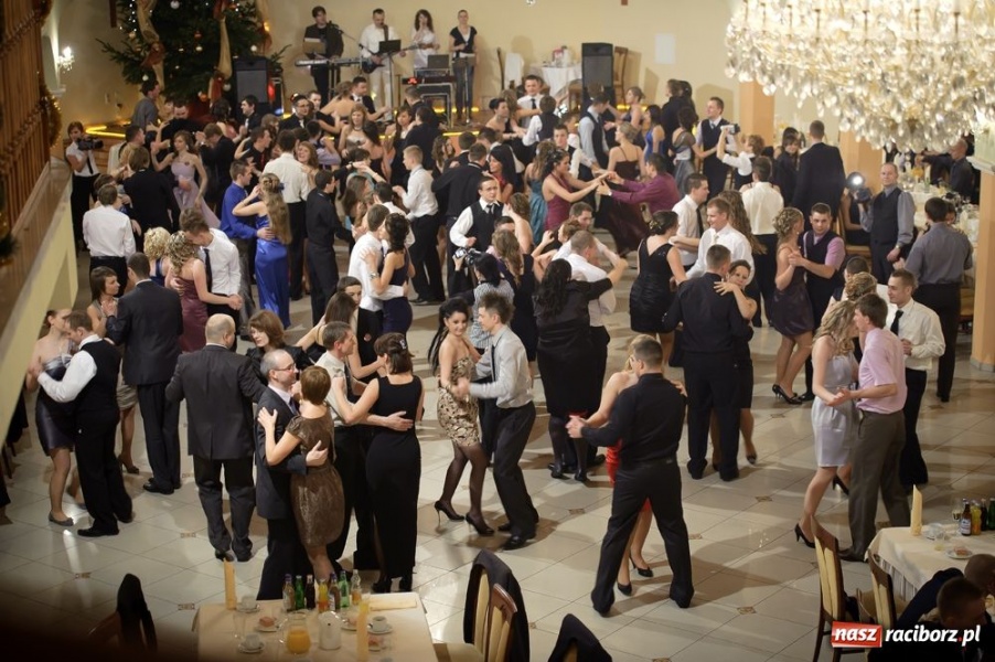 Zdjęcie w galerii na portalu naszraciborz.pl: Bal maturalny raciborskiego Ekonomika wiadomości z regionu