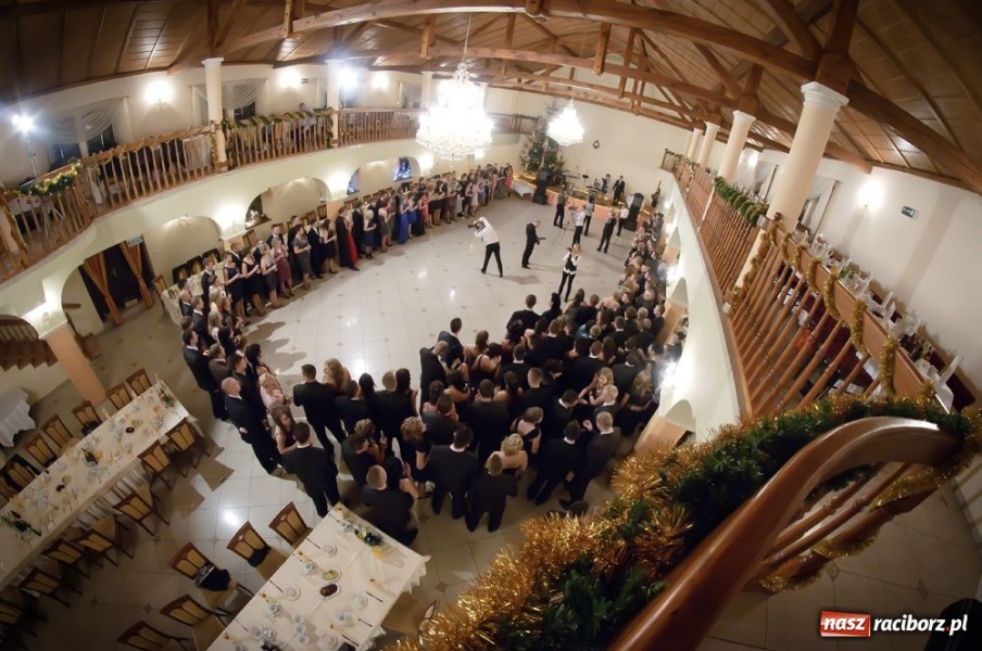 Zdjęcie w galerii na portalu naszraciborz.pl: Bal maturalny raciborskiego Ekonomika wiadomości z regionu