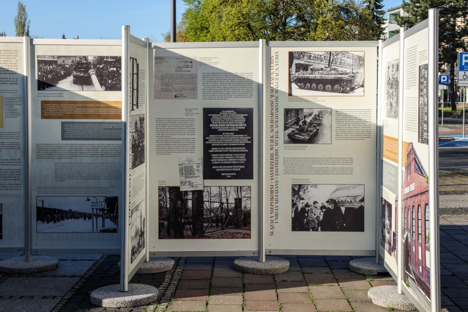 Zdjęcie w galerii na portalu naszraciborz.pl: Wystawa na skwerze prałata Pieczki tylko do czwartku! wiadomości z regionu