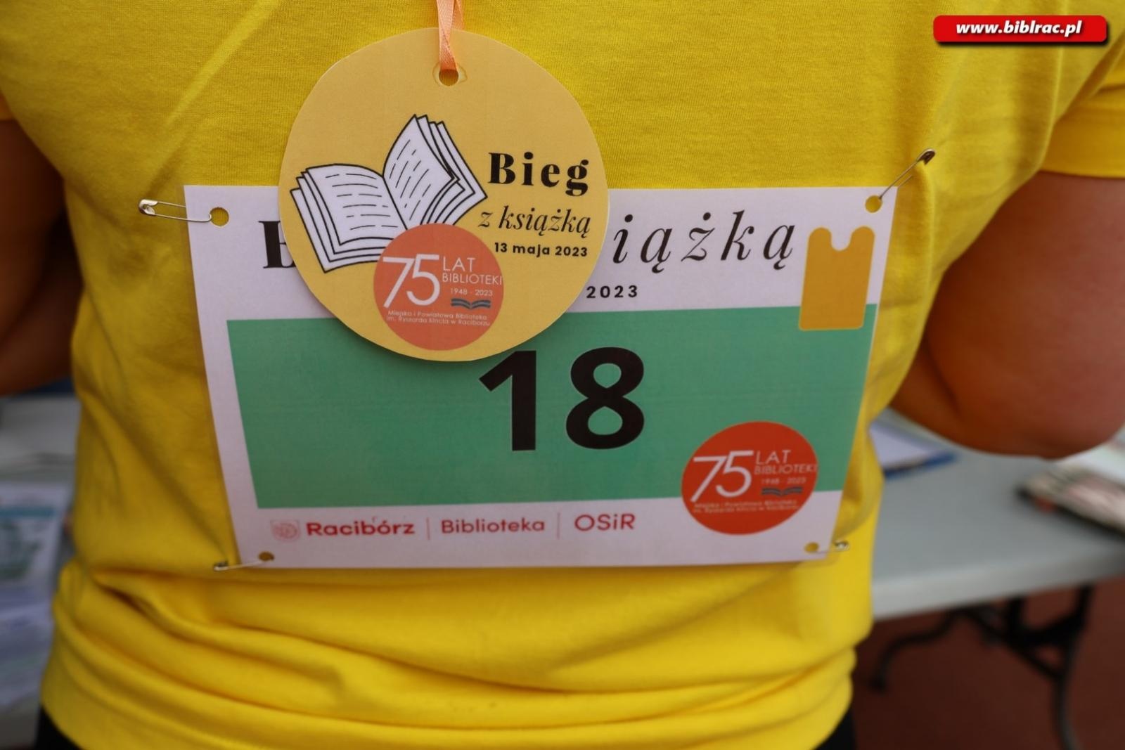 Zdjęcie w galerii na portalu naszraciborz.pl: Złapali książkę i pobiegli! Wśród biegaczy Justyna Święty-Ersetic wiadomości z regionu