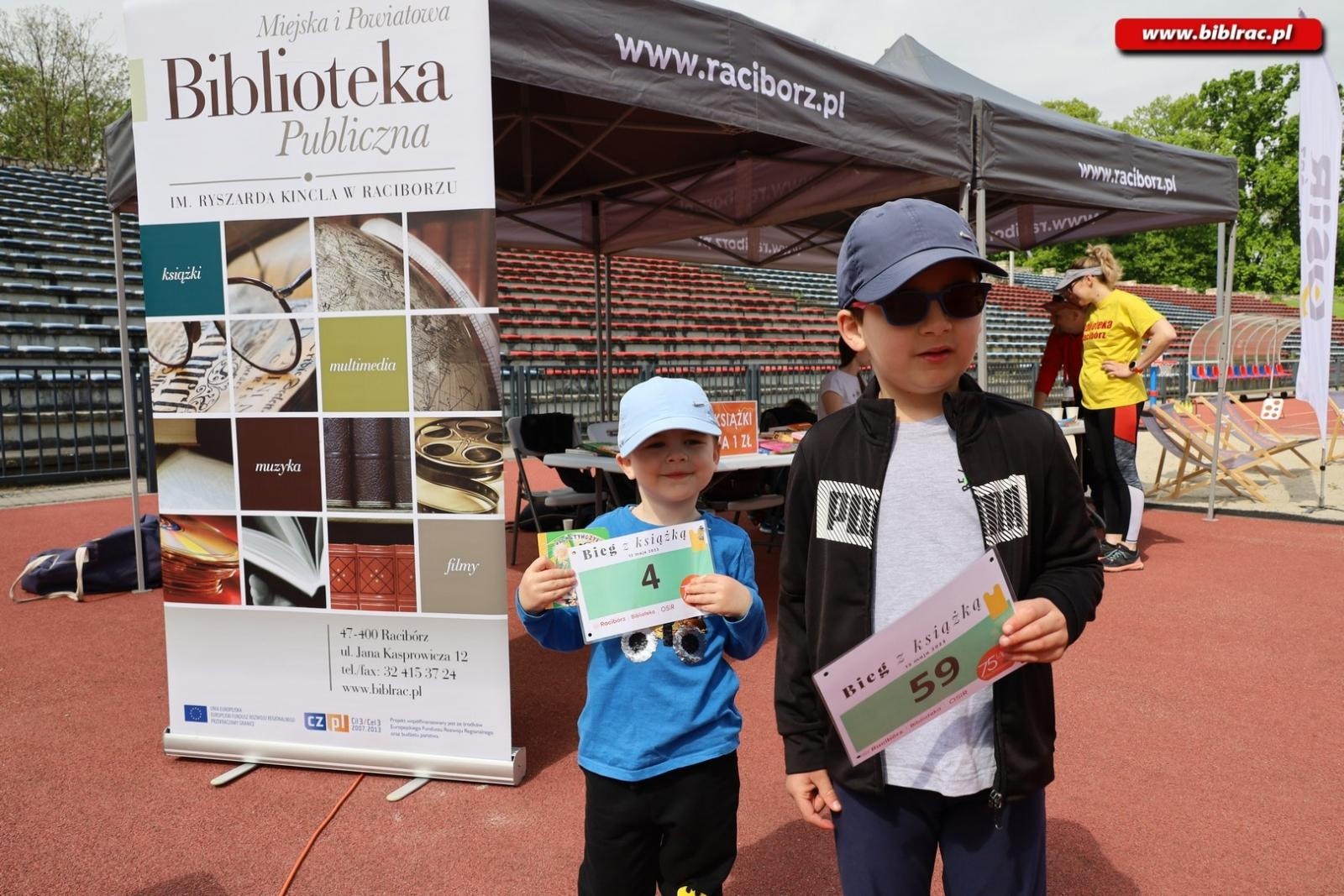 Zdjęcie w galerii na portalu naszraciborz.pl: Złapali książkę i pobiegli! Wśród biegaczy Justyna Święty-Ersetic wiadomości z regionu