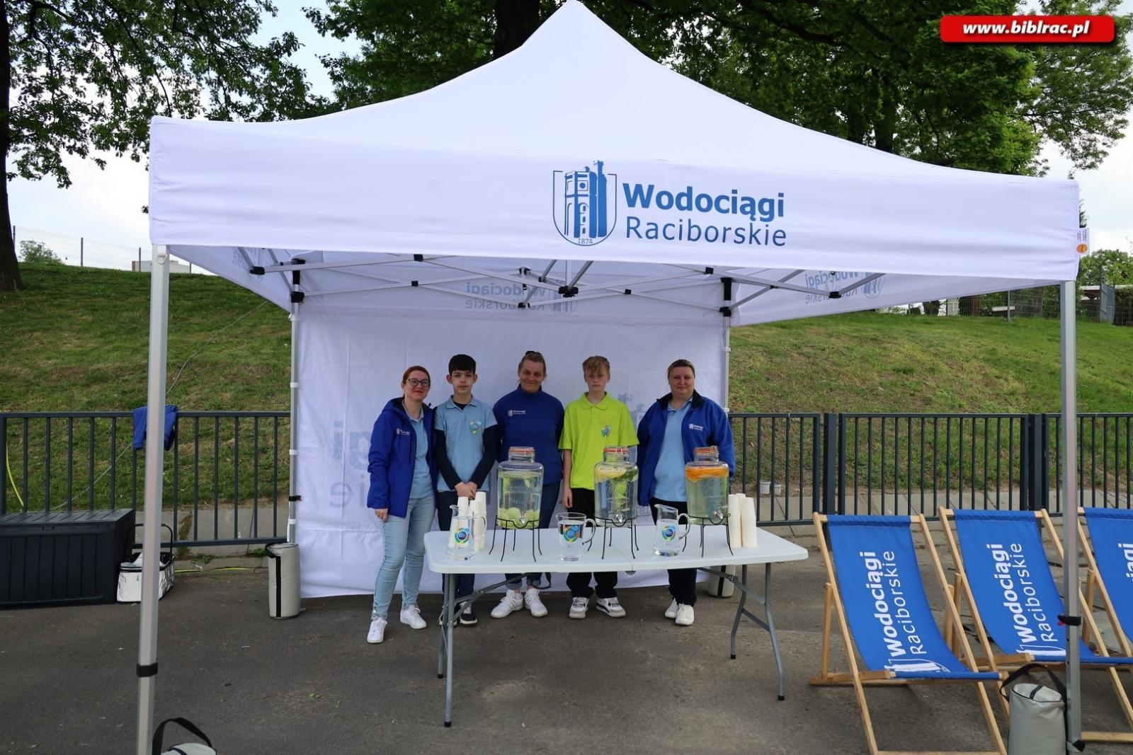 Zdjęcie w galerii na portalu naszraciborz.pl: Złapali książkę i pobiegli! Wśród biegaczy Justyna Święty-Ersetic wiadomości z regionu