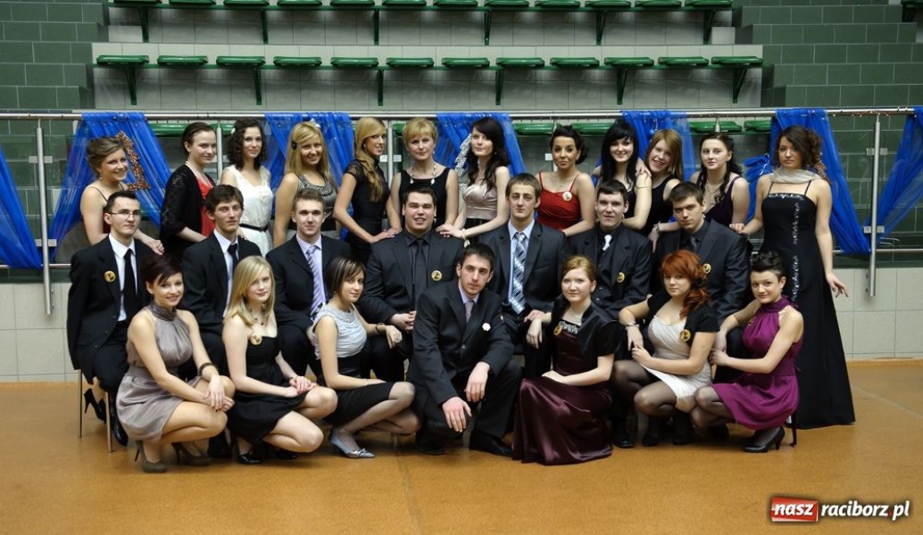 Zdjęcie w galerii na portalu naszraciborz.pl: Studniówka Mickiewicza wiadomości z regionu