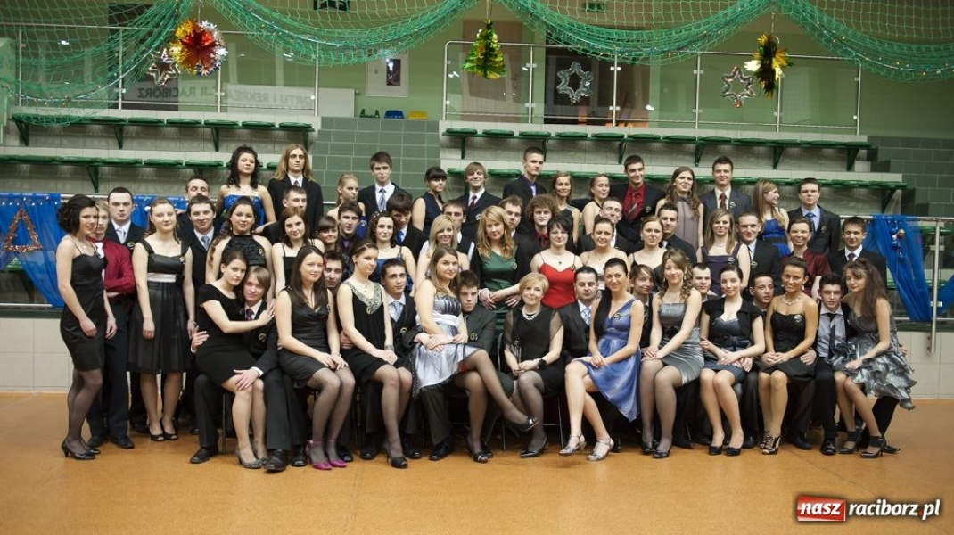 Zdjęcie w galerii na portalu naszraciborz.pl: Studniówka Mickiewicza wiadomości z regionu