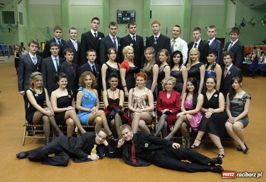 Zdjęcie w galerii na portalu naszraciborz.pl: Studniówka Mickiewicza wiadomości z regionu