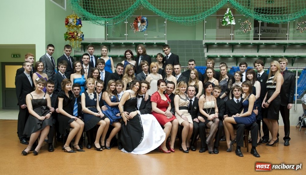 Zdjęcie w galerii na portalu naszraciborz.pl: Studniówka Mickiewicza wiadomości z regionu