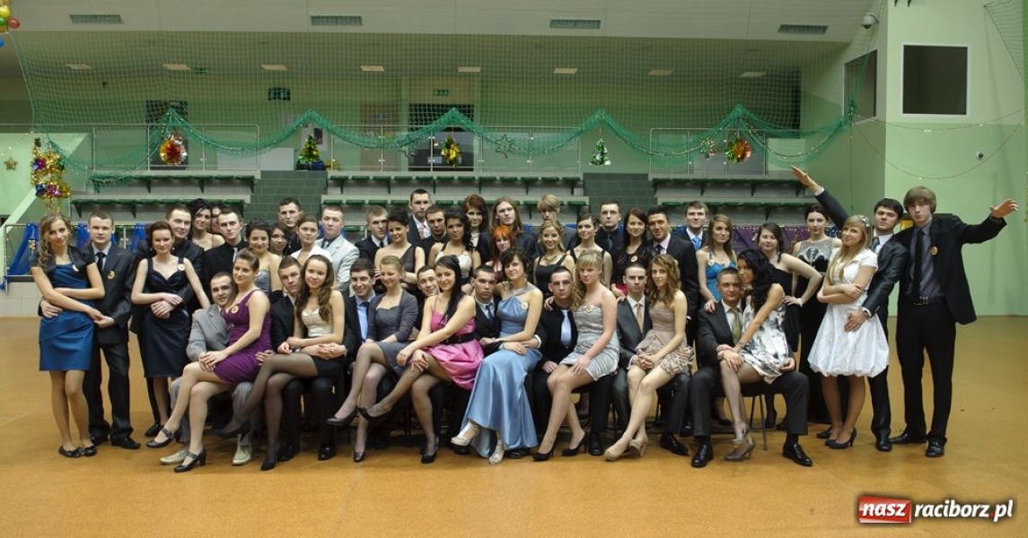 Zdjęcie w galerii na portalu naszraciborz.pl: Studniówka Mickiewicza wiadomości z regionu